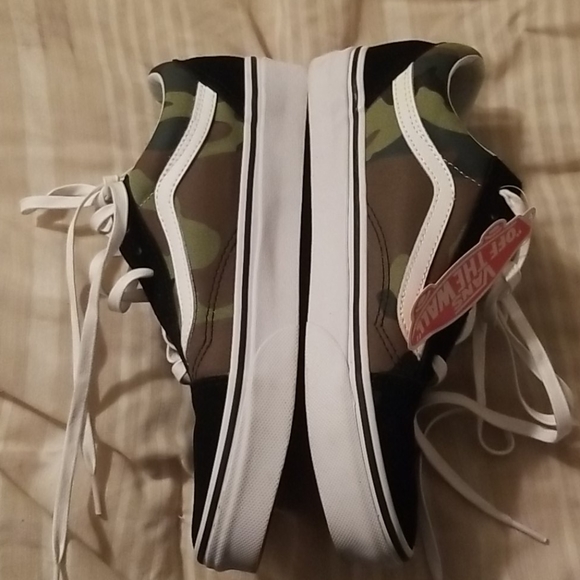 Van's - Picture 2 of 8